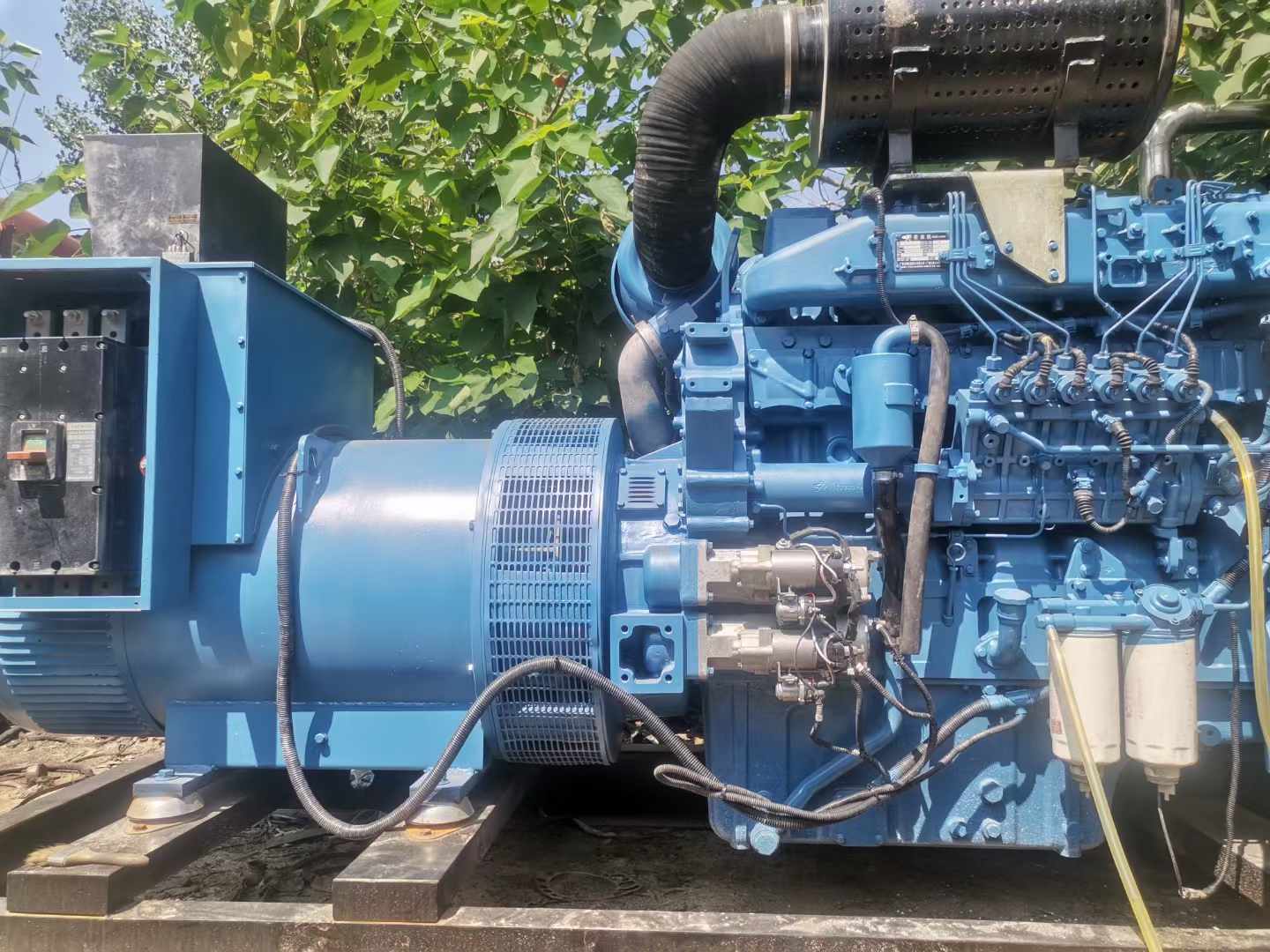 平武详细说明降低 800kW 柴油发电机输出电流波动的方法